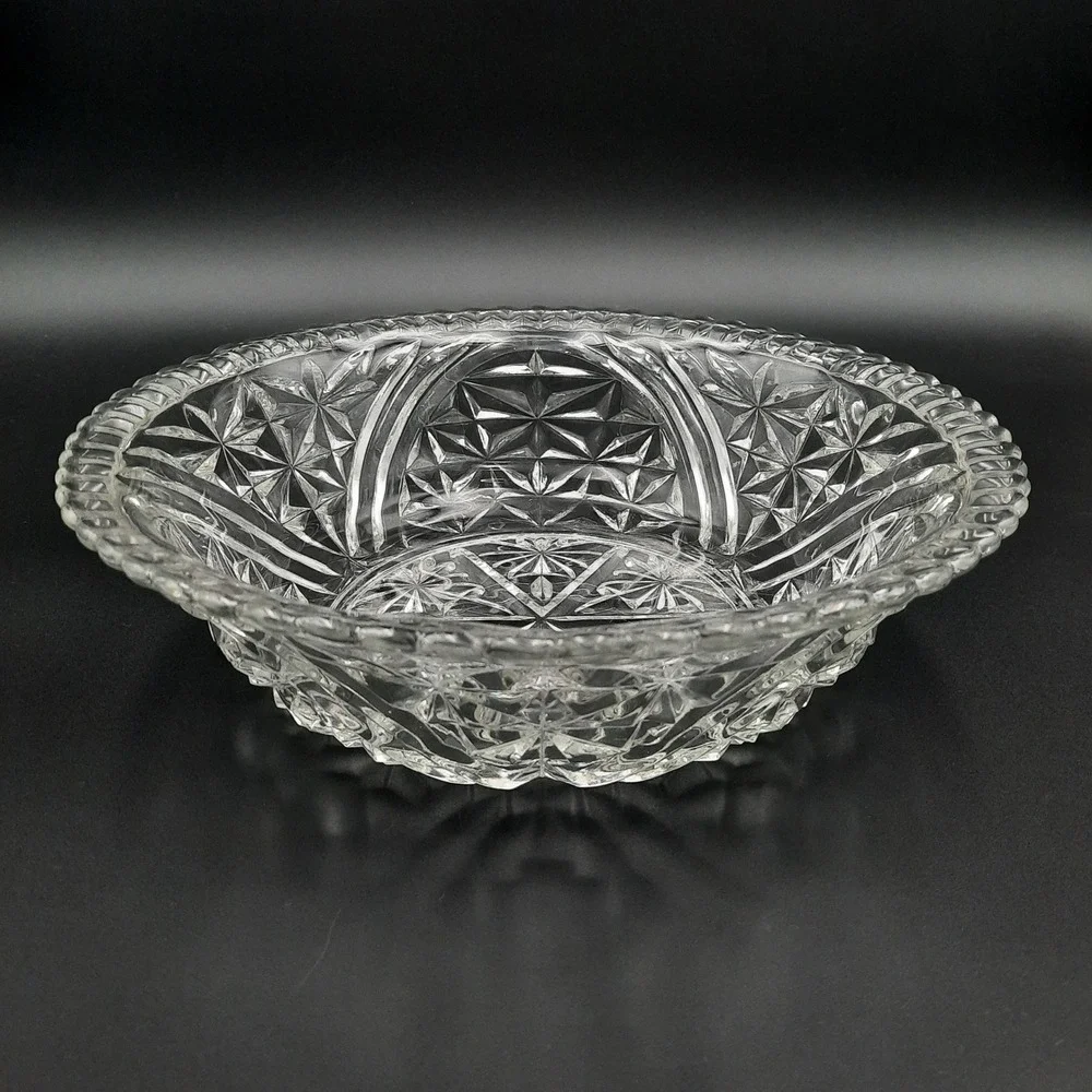 Vintage Pressed Glass Fruit Bowl with Starburst &‎ Diamond Pattern